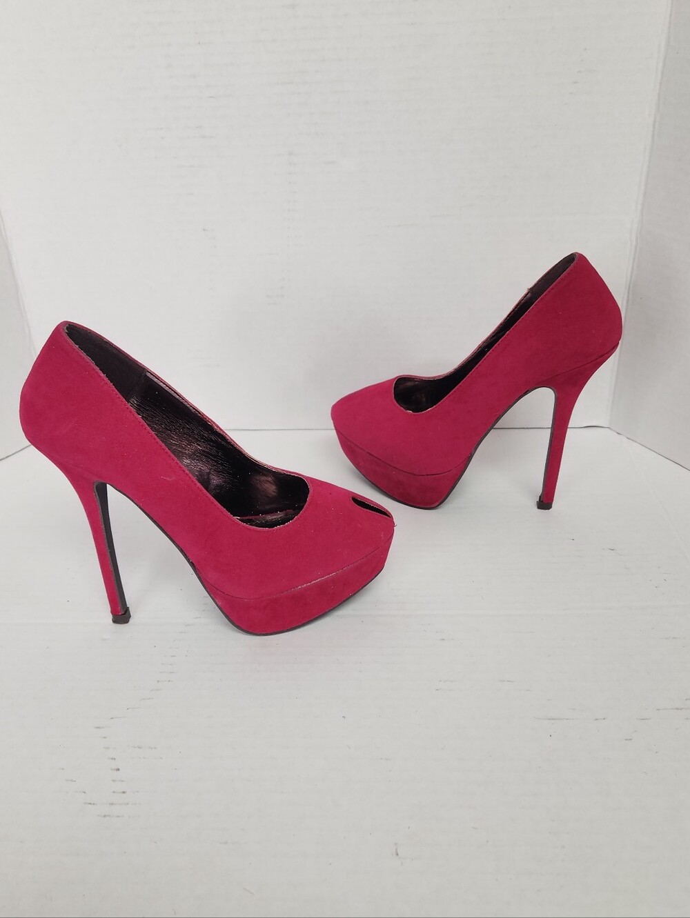 Breckelles Nicole-17 Fuchsia Faux Suede Women's 5.5 Peep Toe Indie Sleaze 2010s